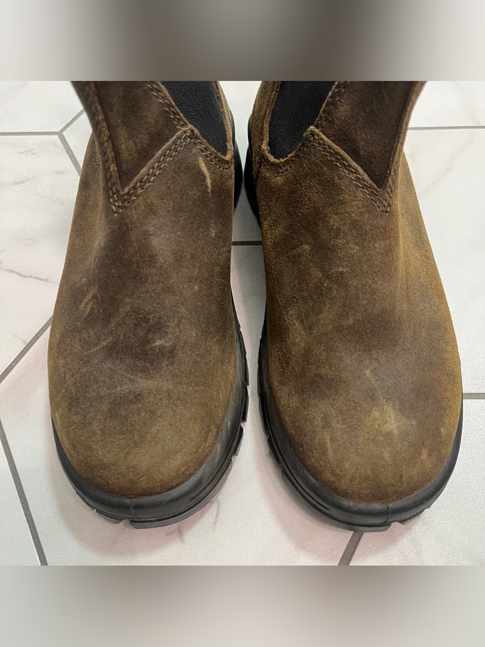 Blundstone 2322 Dark Olive Suede Lug Sole Chelsea Boot Size 6.5 US Women’s - Picture 2 of 12